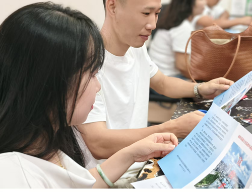 七夕“爱”满苗乡：麻阳婚姻登记中心见证甜蜜与新风(图2)
