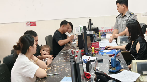七夕“爱”满苗乡：麻阳婚姻登记中心见证甜蜜与新风(图3)