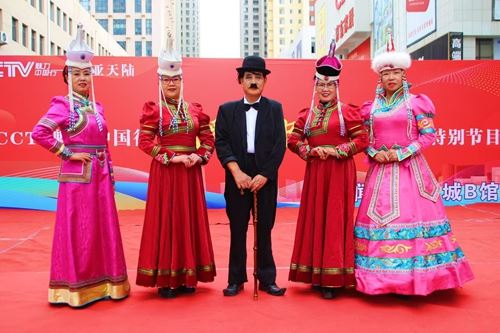 金秋献礼华诞 艺韵激荡情怀——CCTV魅力中国行登陆闻都世界城 多元汇演共庆盛世中国(图3) 金秋献礼华诞 艺韵激荡情怀——CCTV魅力中国行登陆闻都世界城 多元汇演共庆盛世中国(图3)