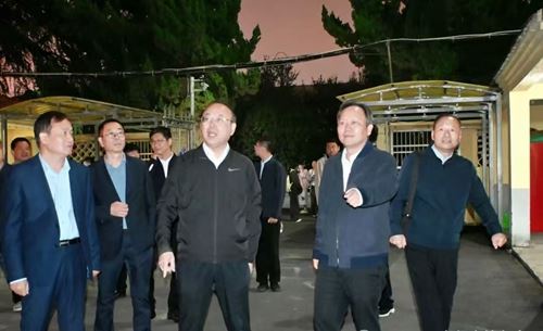 安徽省政协副主席张祥安回母校阜师大调研指导高水平大学建设(图1) 安徽省政协副主席张祥安回母校阜师大调研指导高水平大学建设(图1)