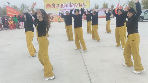 小张庄举办“爱在夕阳、新风传扬”文艺汇演,谱写乡风文明新篇章(图11) 小张庄举办“爱在夕阳、新风传扬”文艺汇演,谱写乡风文明新篇章(图11)