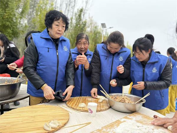 小张庄举办“爱在夕阳、新风传扬”文艺汇演,谱写乡风文明新篇章(图18) 小张庄举办“爱在夕阳、新风传扬”文艺汇演,谱写乡风文明新篇章(图18)