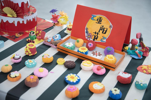 登高“阅”古今,双语“瞰”世界——雄东爱景小学双语阅读节圆满落幕(图2) 登高“阅”古今,双语“瞰”世界——雄东爱景小学双语阅读节圆满落幕(图2)