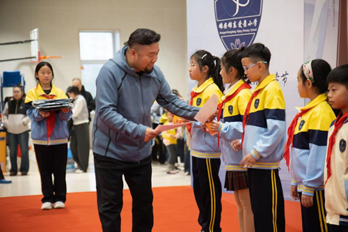 登高“阅”古今,双语“瞰”世界——雄东爱景小学双语阅读节圆满落幕(图10) 登高“阅”古今,双语“瞰”世界——雄东爱景小学双语阅读节圆满落幕(图10)