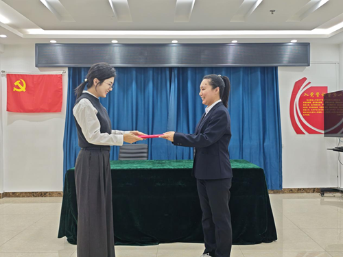 喜报!东风区选手刘奕含在全省禁毒教育教学成果大赛佳木斯复赛中“喜获一等奖”(图2) 喜报!东风区选手刘奕含在全省禁毒教育教学成果大赛佳木斯复赛中“喜获一等奖”(图2)