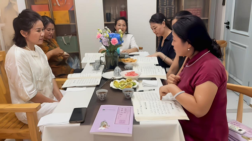 暂别喧嚣，品茗闻道：信丰女子读书会演绎别样风雅(图1)