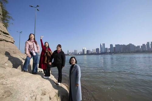 诗汇姜诗溪,联赋新时代——学苑诗联社“采风姜诗溪,弘扬孝善行”联谊活动成功举行(图3) 诗汇姜诗溪,联赋新时代——学苑诗联社“采风姜诗溪,弘扬孝善行”联谊活动成功举行(图3)