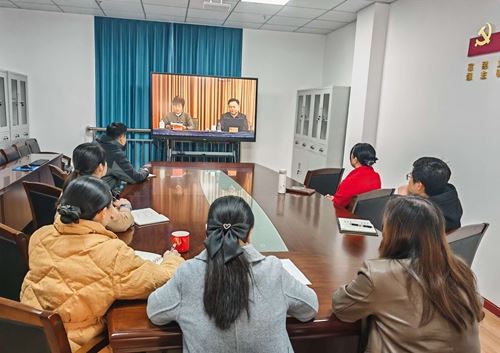五峰总工会专题学习全会精神 锚定新坐标谋划工会工作(图1) 五峰总工会专题学习全会精神 锚定新坐标谋划工会工作(图1)