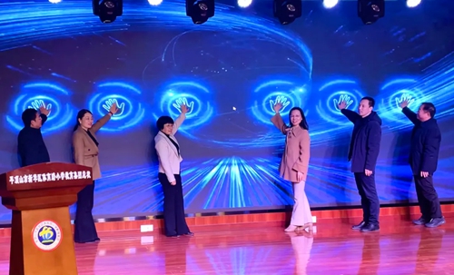 绝对顶流!航空航天专家周武教授新华区开讲,点燃青少年科学梦想(图1) 绝对顶流!航空航天专家周武教授新华区开讲,点燃青少年科学梦想(图1)