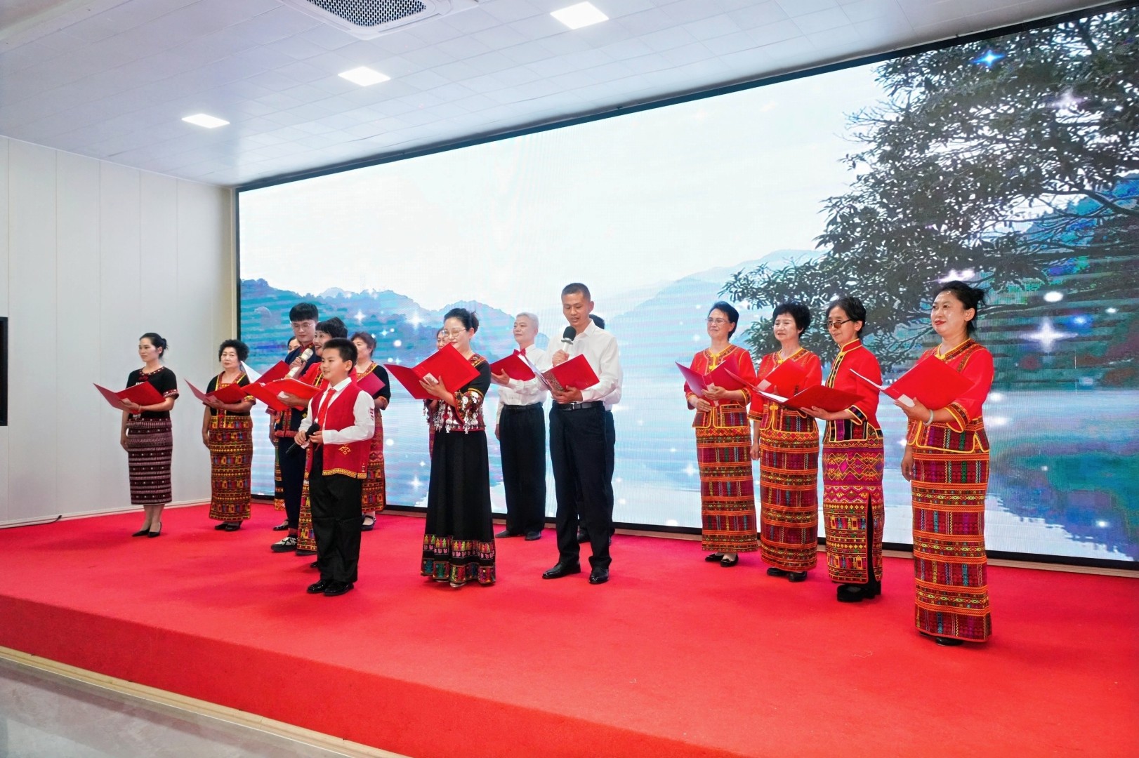 山海诗韵，雨林回响：第十届华语诗歌春晚五指山会场举行(图12)