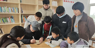 书香伴寒假  笔墨润童心——庐江台创园施湾村农家书屋寒假文化活动侧记(图2)